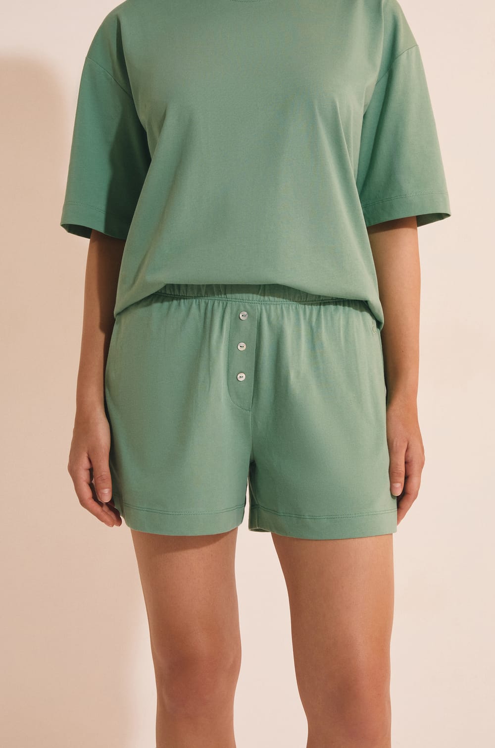 Pantal&oacute;n corto de pijama boyfriend de algod&oacute;n ;${refinementColor}