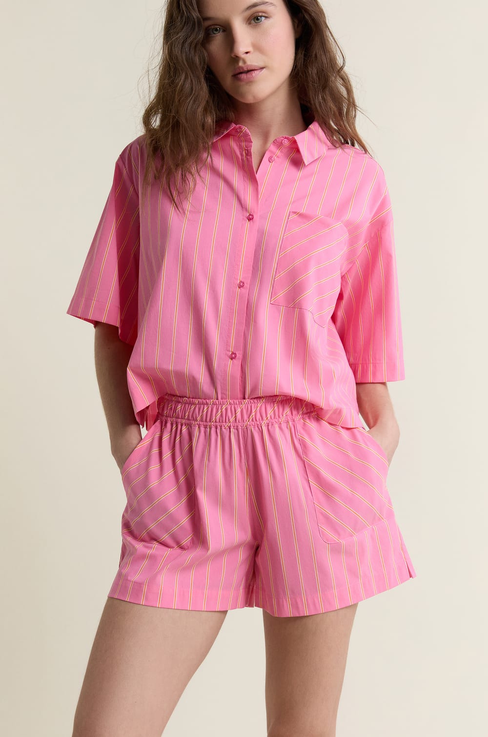 Pantal&oacute;n corto de pijama a rayas con algod&oacute;n;${refinementColor}