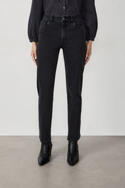 Straight Cut Jeans;${refinementColor}