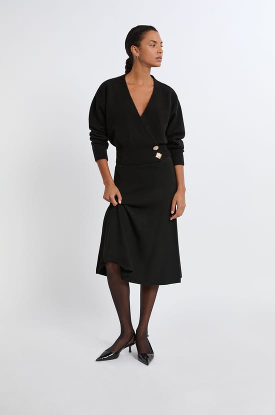 Pull col V avec boutons dorés;${refinementColor}