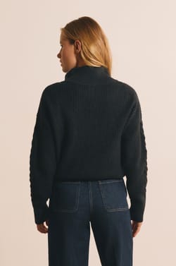 Pull manches longues avec d&eacute;tail bouton dor&eacute;;${refinementColor}