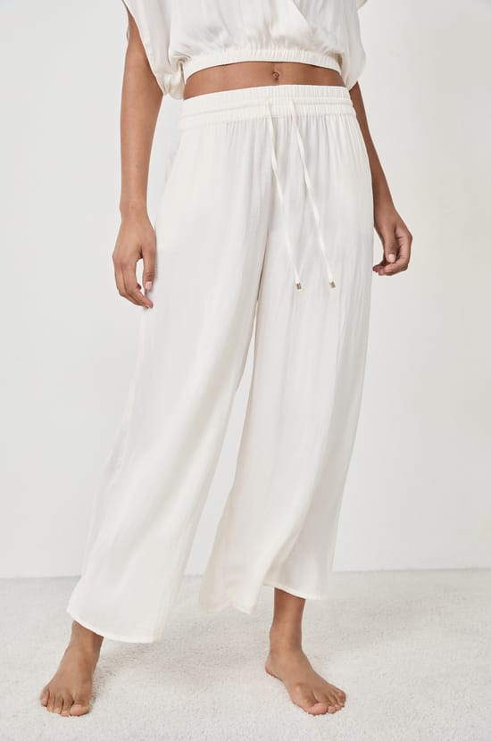 Pantal&oacute;n satinado de corte ancho;${refinementColor}