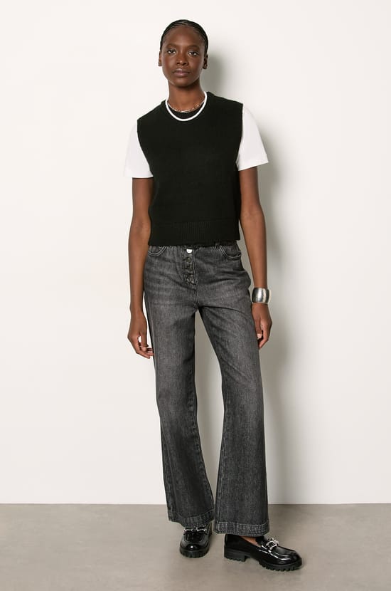 Sleeveless Sweater;${refinementColor}