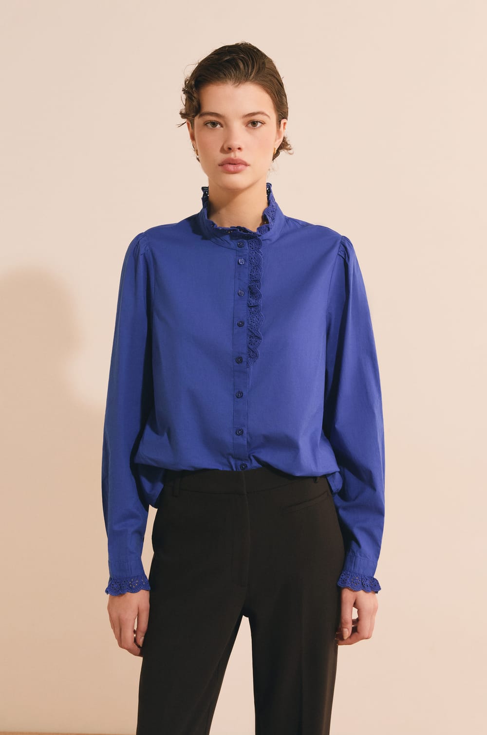 Chemise en coton avec broderie anglaise;${refinementColor}