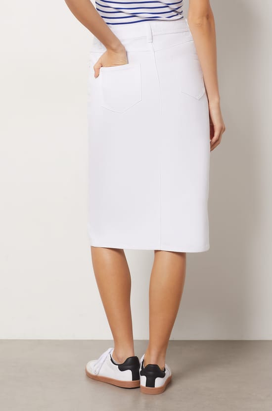 Long skirt with front slit;${refinementColor}