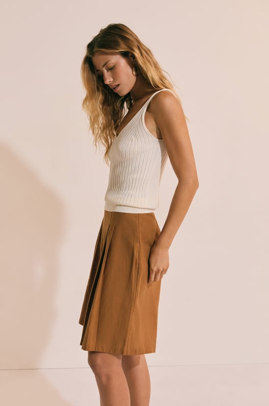 Bermuda pliss&eacute; avec lin;${refinementColor}