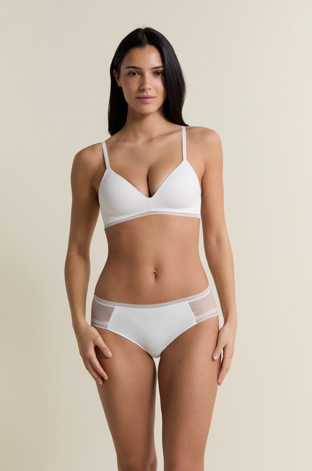Soutien-gorge triangle sans armatures avec d&eacute;tails en dentelle;${refinementColor}