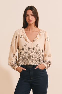 Chemise avec d&eacute;tails en broderie;${refinementColor}