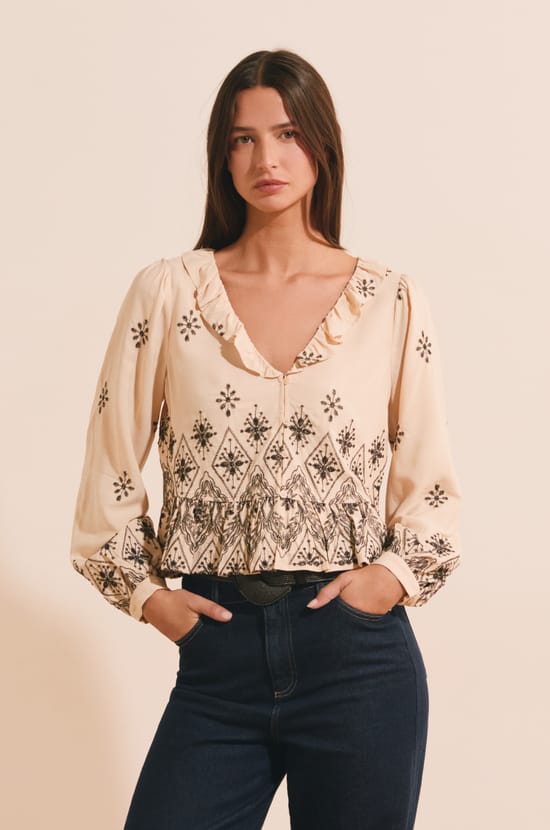 Chemise avec d&eacute;tails en broderie;${refinementColor}