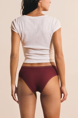 Shorty en microfibre avec d&eacute;tails dentelle;${refinementColor}
