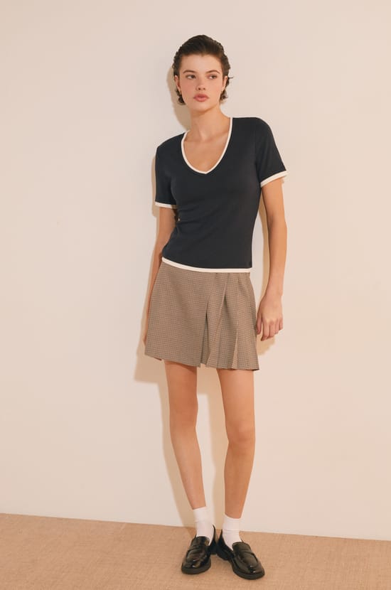 T-shirt &agrave; manches courtes col V en coton;${refinementColor}