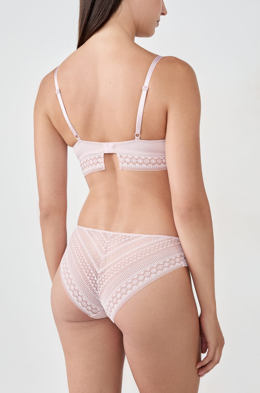  Braguita culotte con detalle de encaje ;${refinementColor}