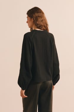 Blouse col V en coton;${refinementColor}