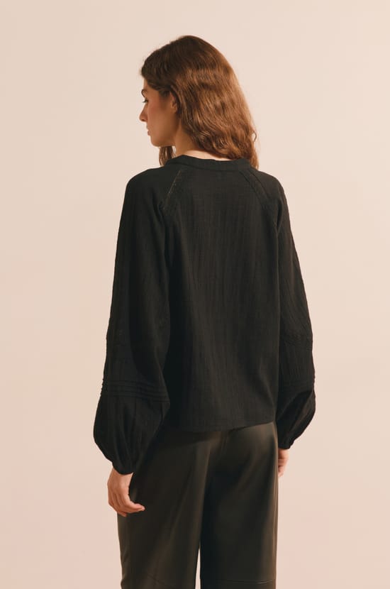 Blouse col V en coton;${refinementColor}