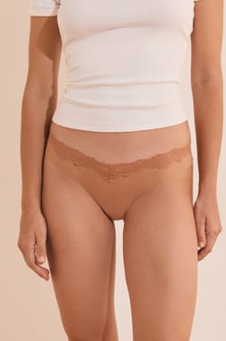 Tanga avec d&eacute;tail dentelle;${refinementColor}