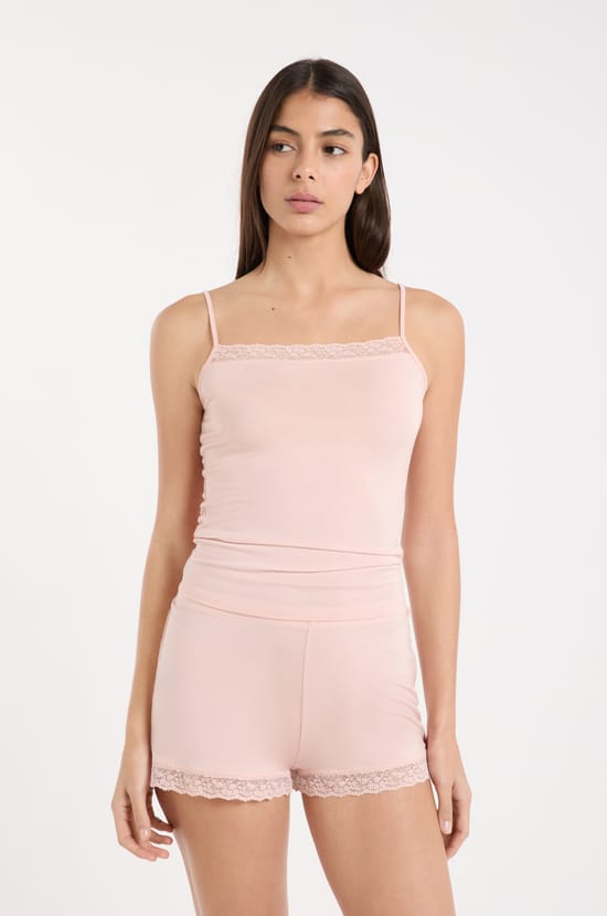 Short de pyjama avec d&eacute;tails dentelle;${refinementColor}