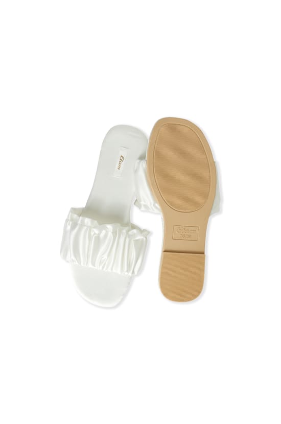Chaussons tongs;${refinementColor}