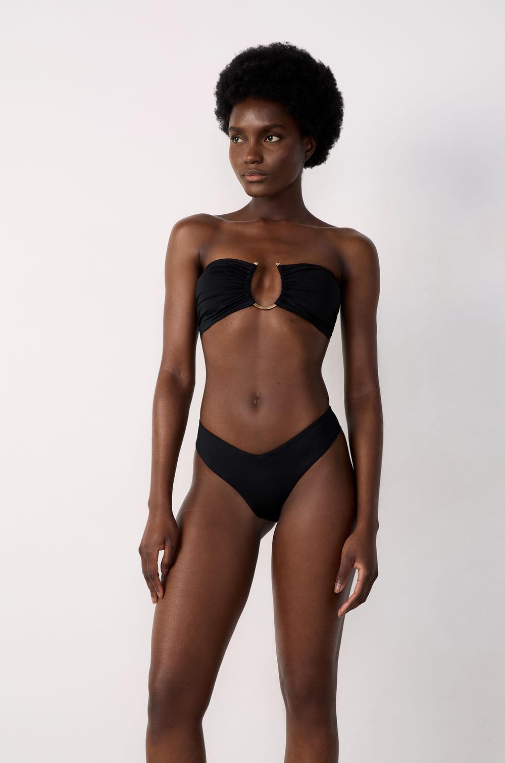 Panty brasileña de bikini high leg satinada;${refinementColor}