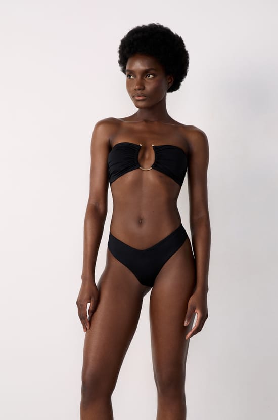 Brasilianischer High-Leg Bikini-Slip mit Satin-Effekt;${refinementColor}