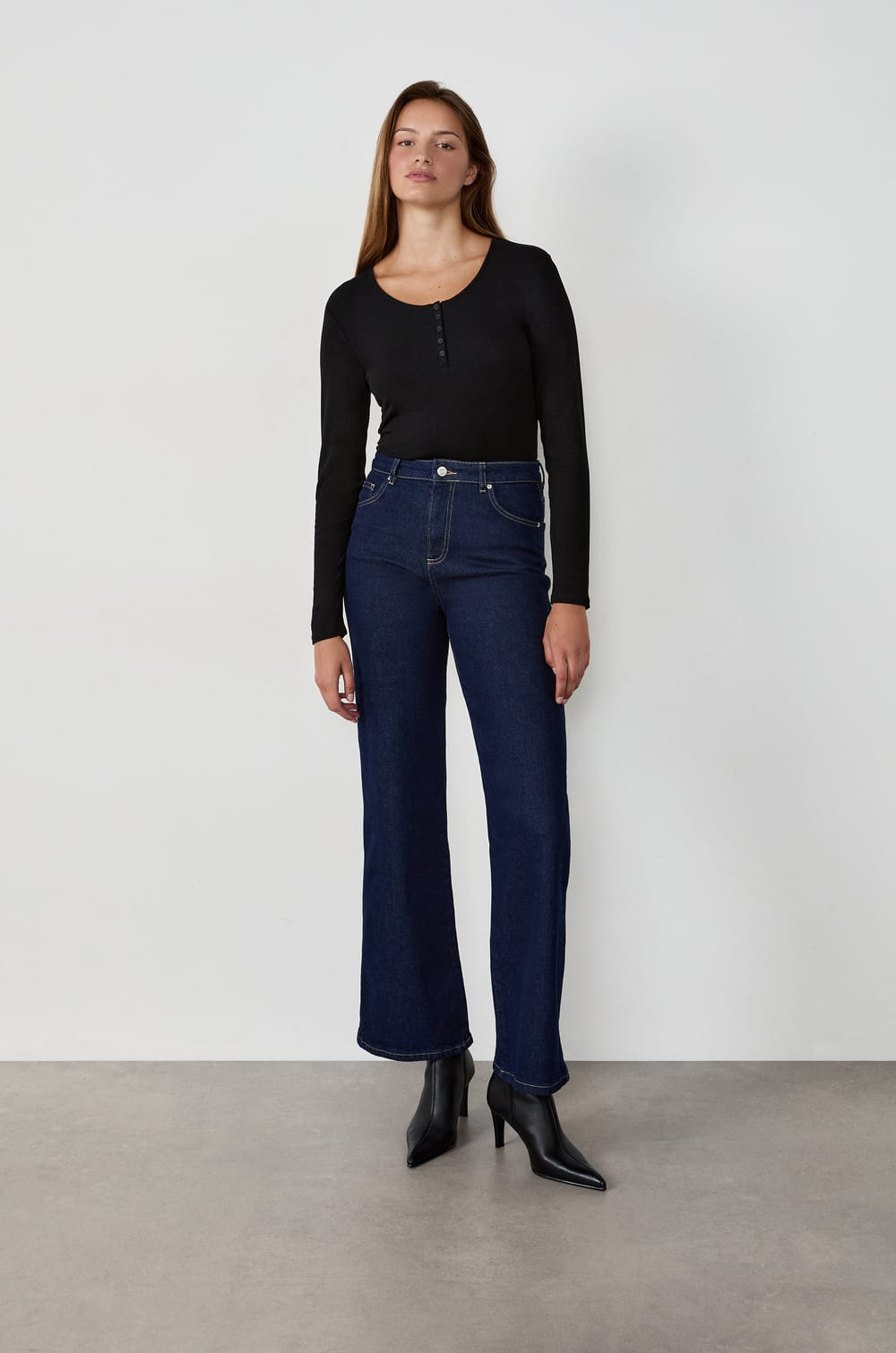 Long-sleeved T-shirt with buttons;${refinementColor}