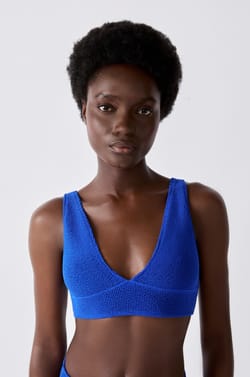 Top bikini tri&aacute;ngulo en material el&aacute;stico;${refinementColor}