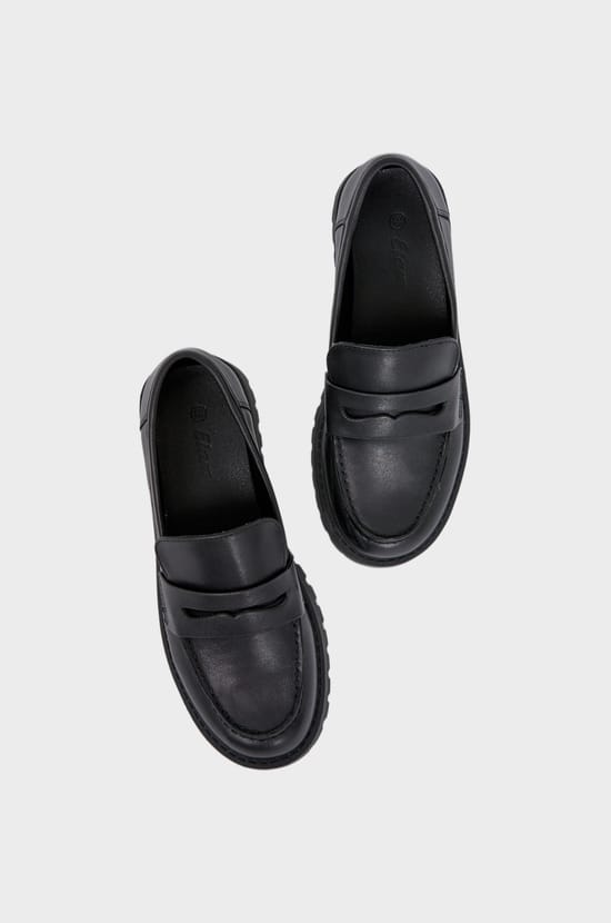 Leather loafers;${refinementColor}