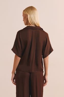 Chemise de pyjama manches courtes satin&eacute;e;${refinementColor}
