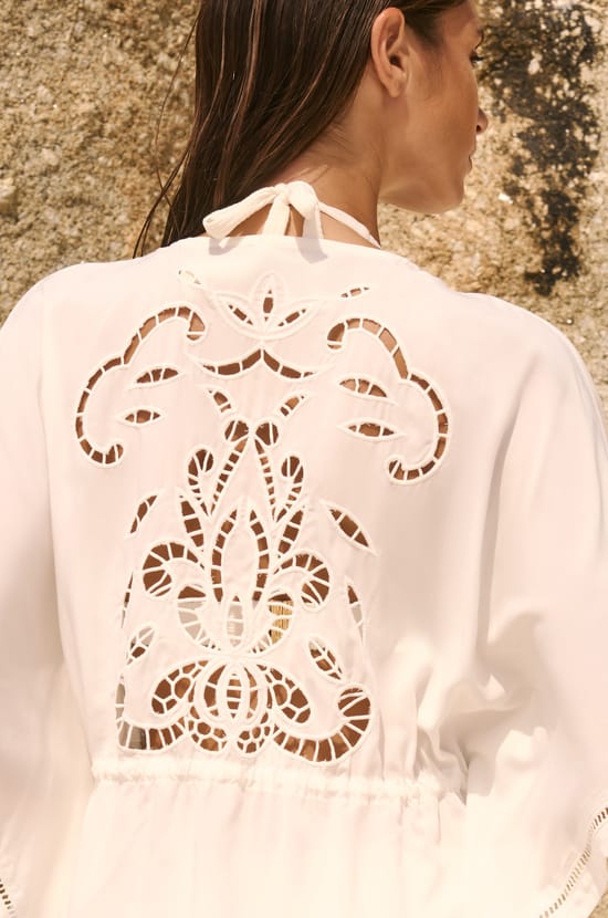 Kimono avec broderie;${refinementColor}