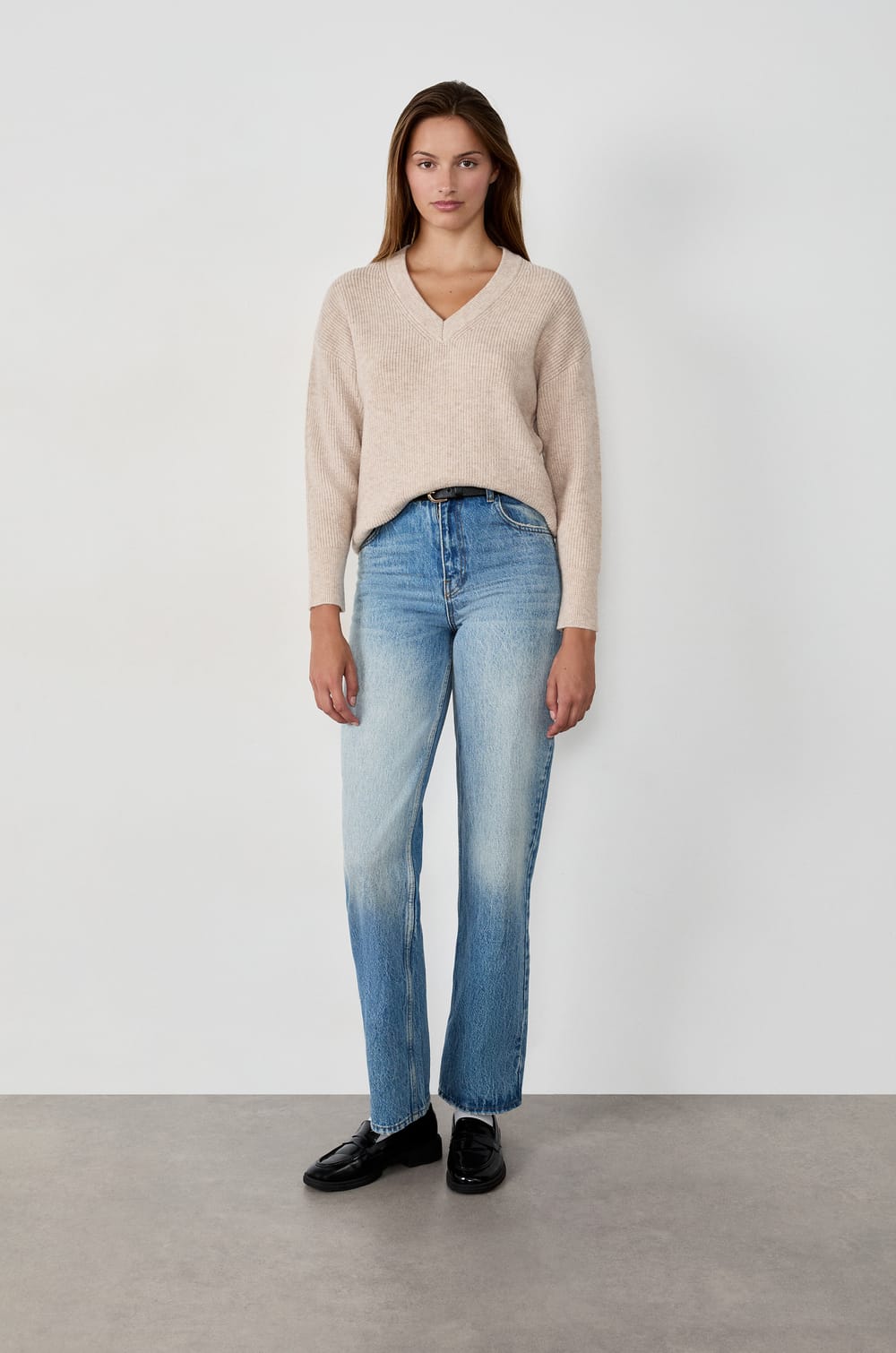Long-sleeved V-neck sweater;${refinementColor}