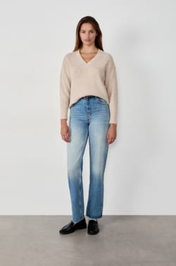 Long-sleeved V-neck sweater;${refinementColor}