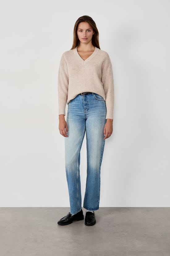 Long-sleeved V-neck sweater;${refinementColor}