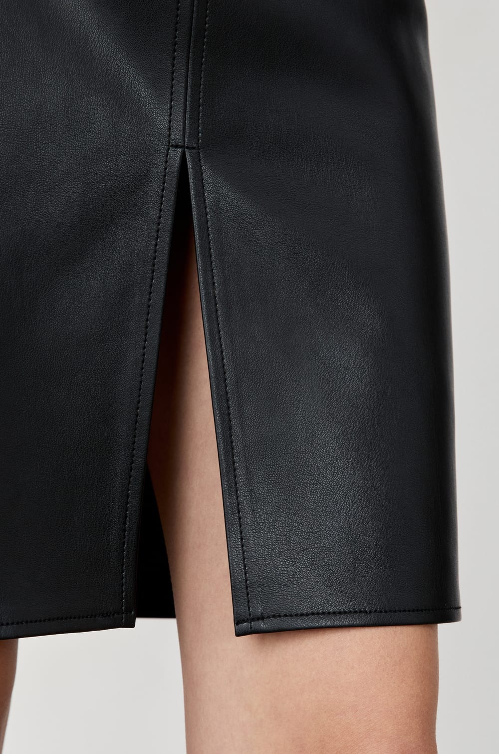 Mid-length faux leather skirt;${refinementColor}