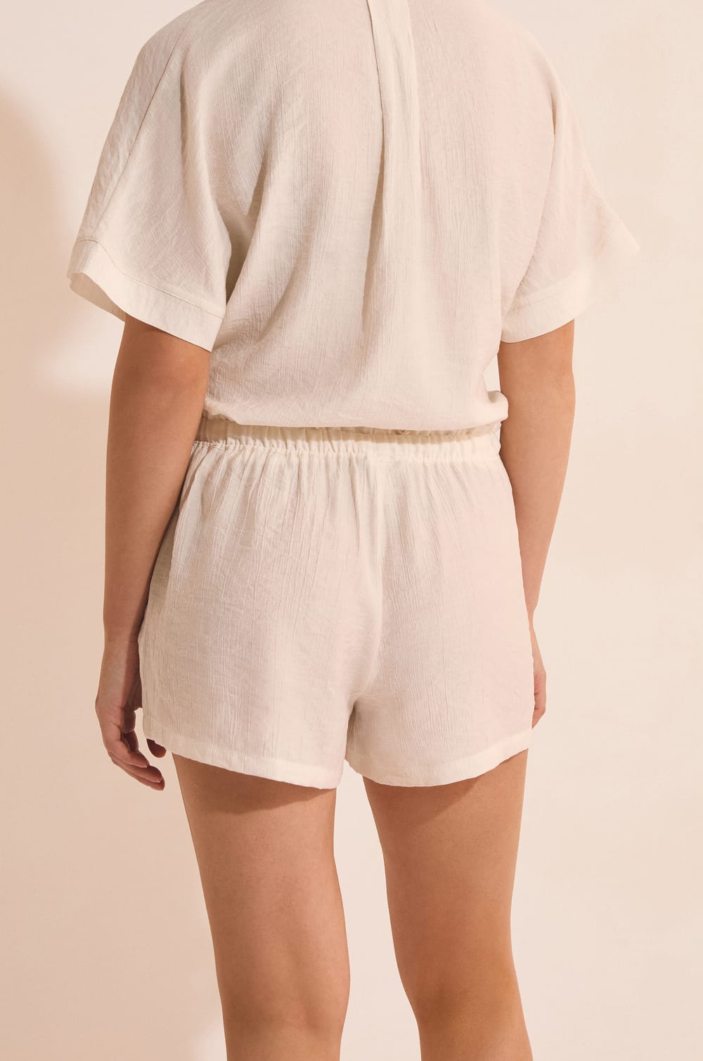 Pantal&oacute;n corto de pijama con cintura el&aacute;stica;${refinementColor}