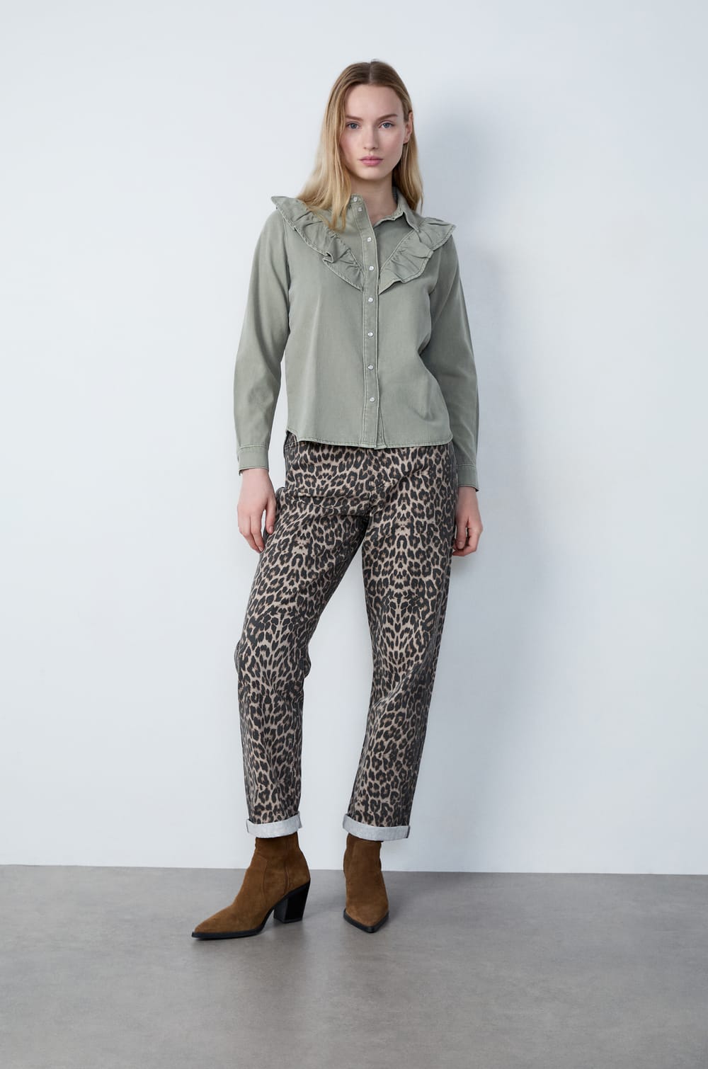 Long-sleeved shirt with ruffles;${refinementColor}