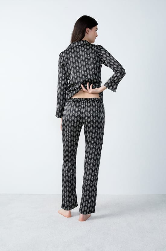 Pantalon de pyjama satiné imprimé;${refinementColor}