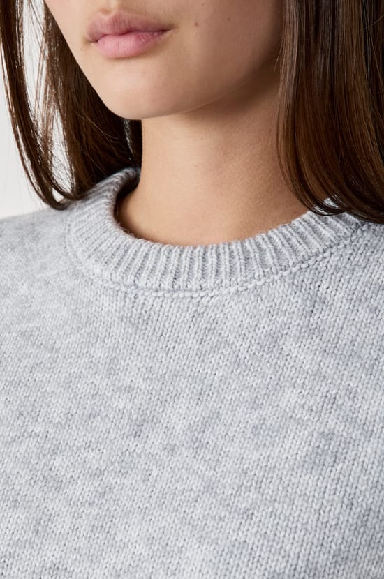 Sleeveless Round Neck Sweater;${refinementColor}
