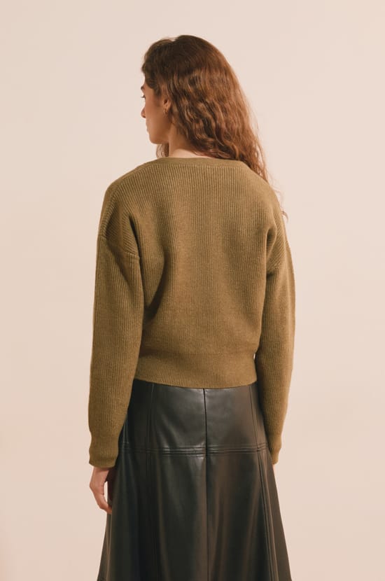 Cardigan col V;${refinementColor}