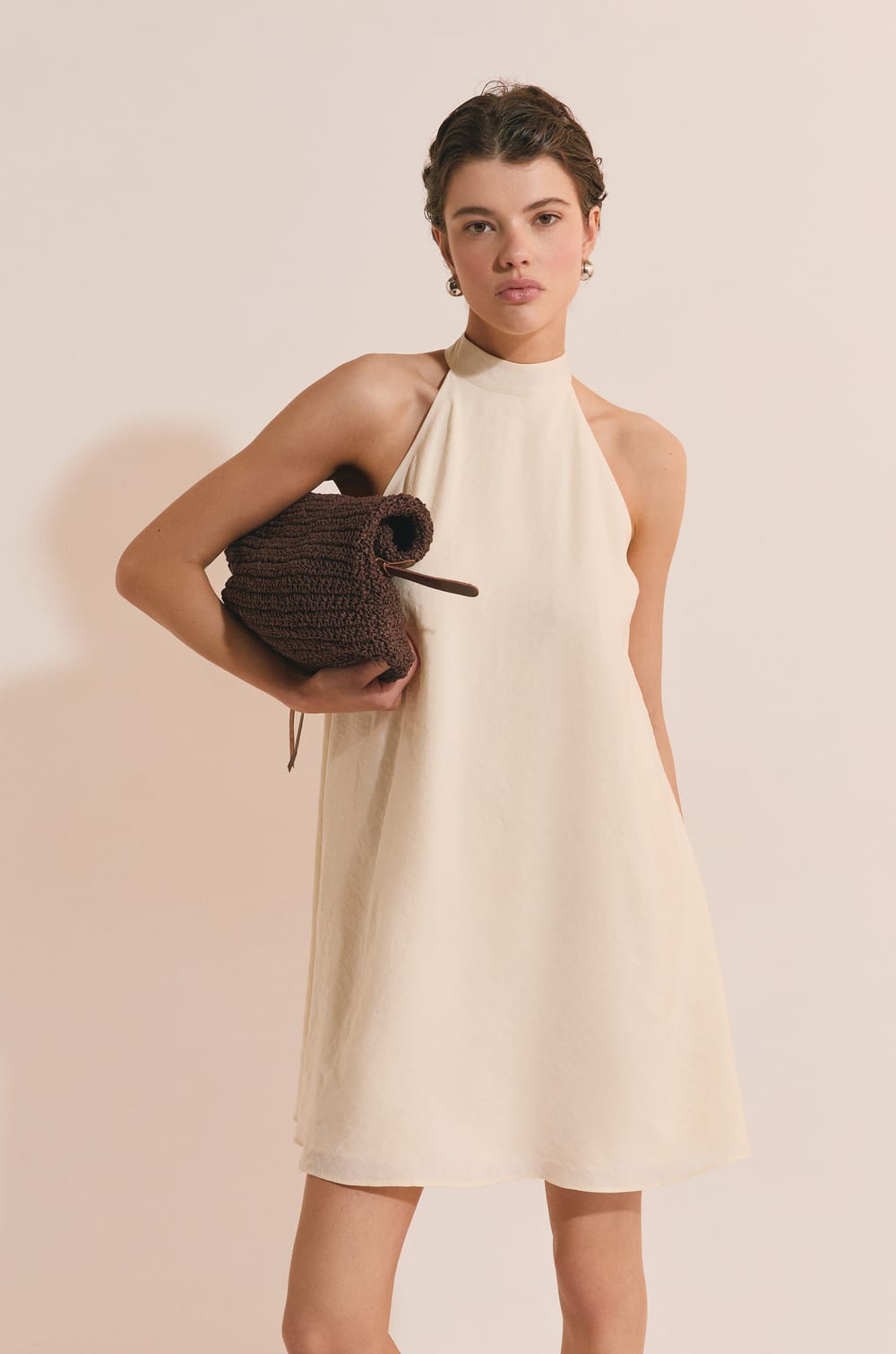 Robe courte sans manches;${refinementColor}