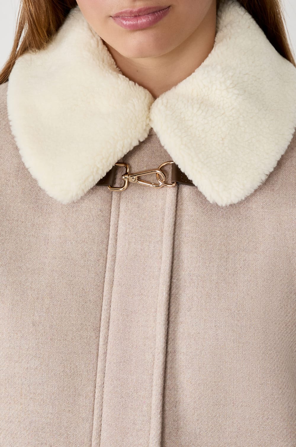 Mid-length coat with wool and faux fur collar;${refinementColor}