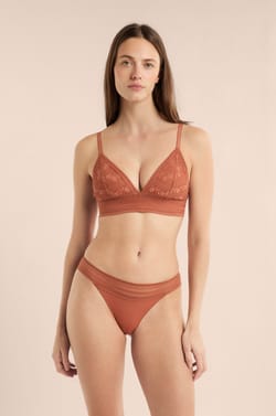 Sujetador N.8 - Tri&aacute;ngulo sin aros de encaje ;${refinementColor}