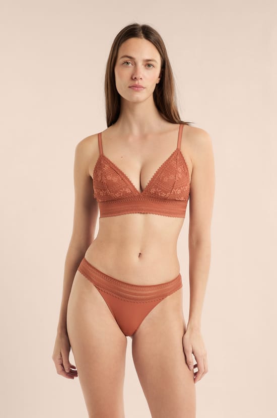 Bra N.8 - The Wireless Triangle Lace Bra;${refinementColor}
