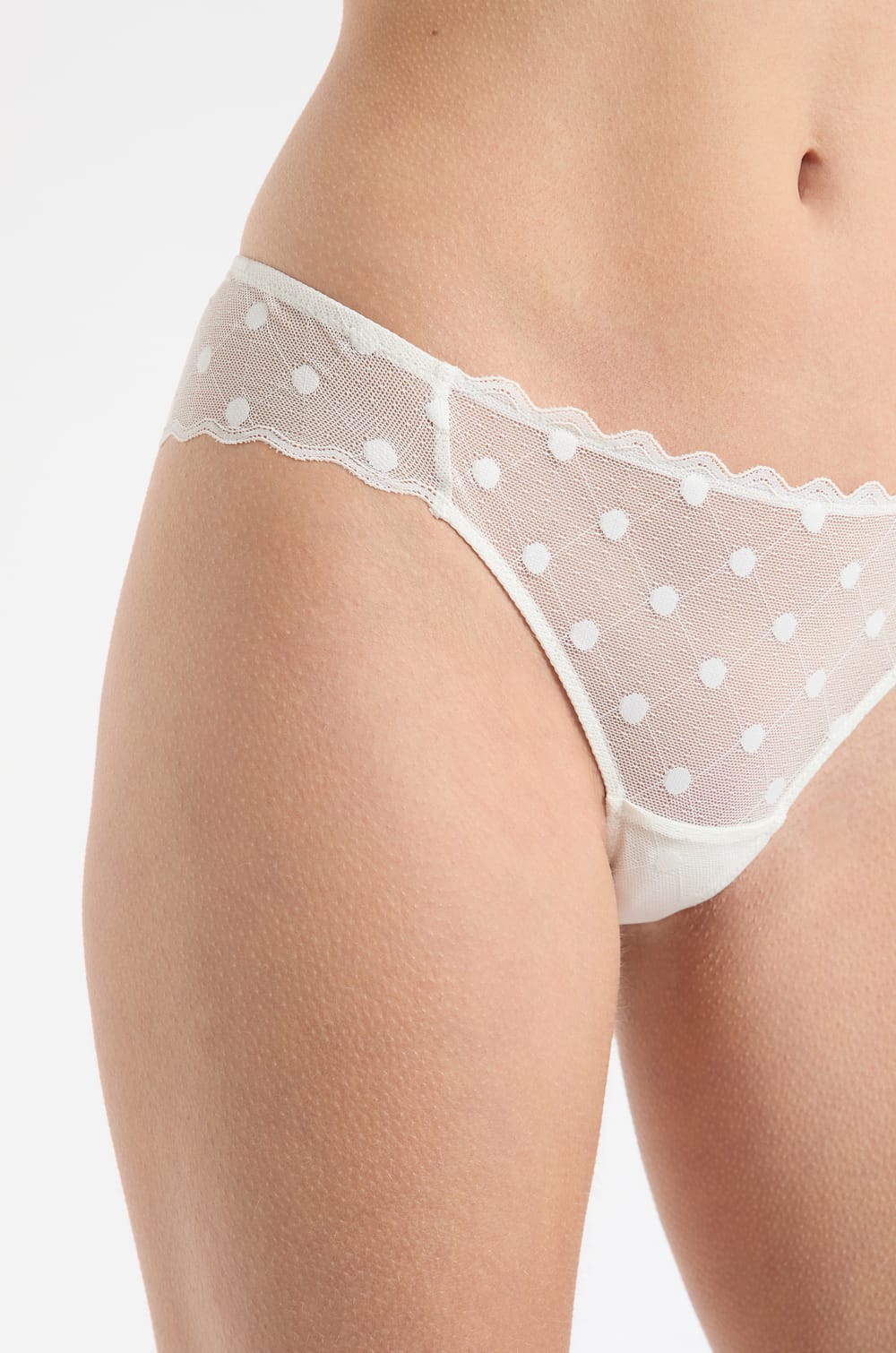 Tanga transparent à motifs pois;${refinementColor}