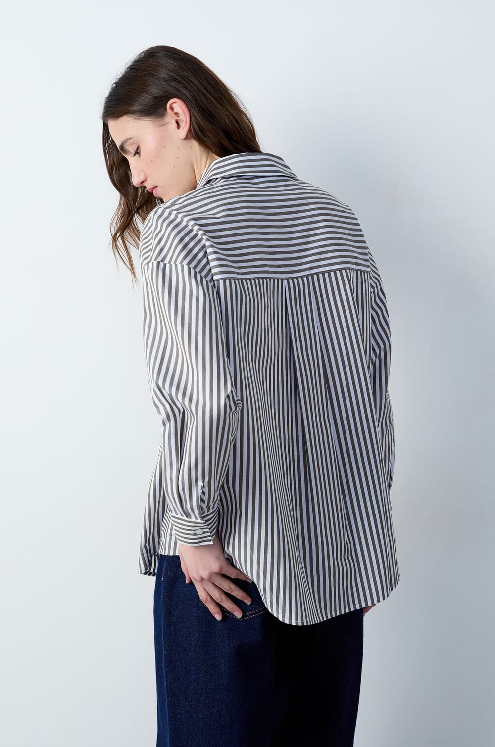 Long-sleeved striped shirt;${refinementColor}