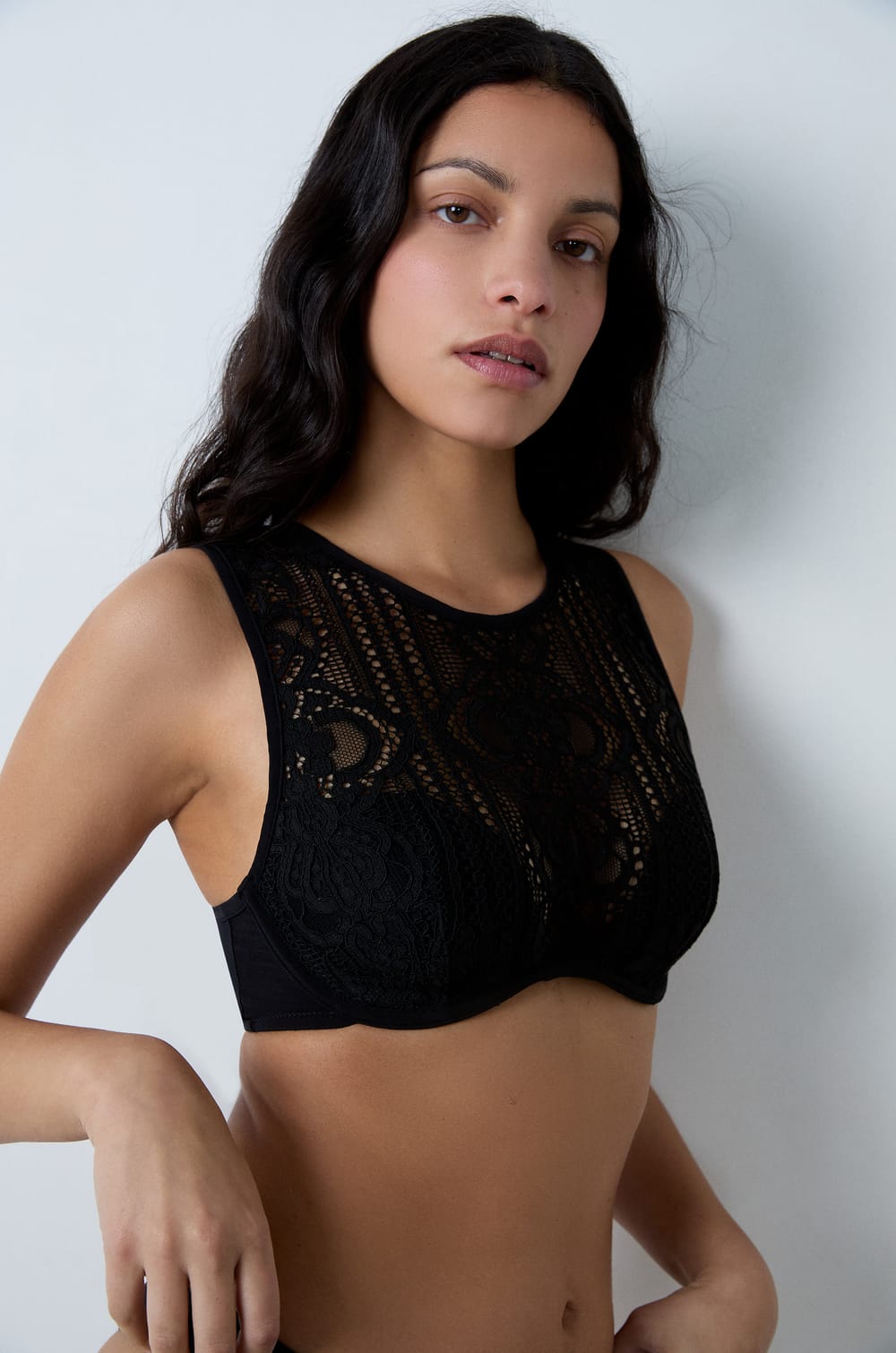 Sujetador fino de encaje;${refinementColor}