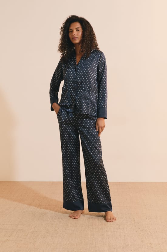 Chemise de pyjama satin&eacute;e &agrave; pois;${refinementColor}