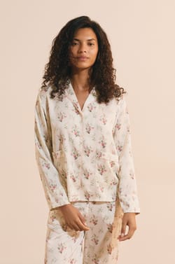 Chemise de pyjama satin&eacute;e fleurie;${refinementColor}