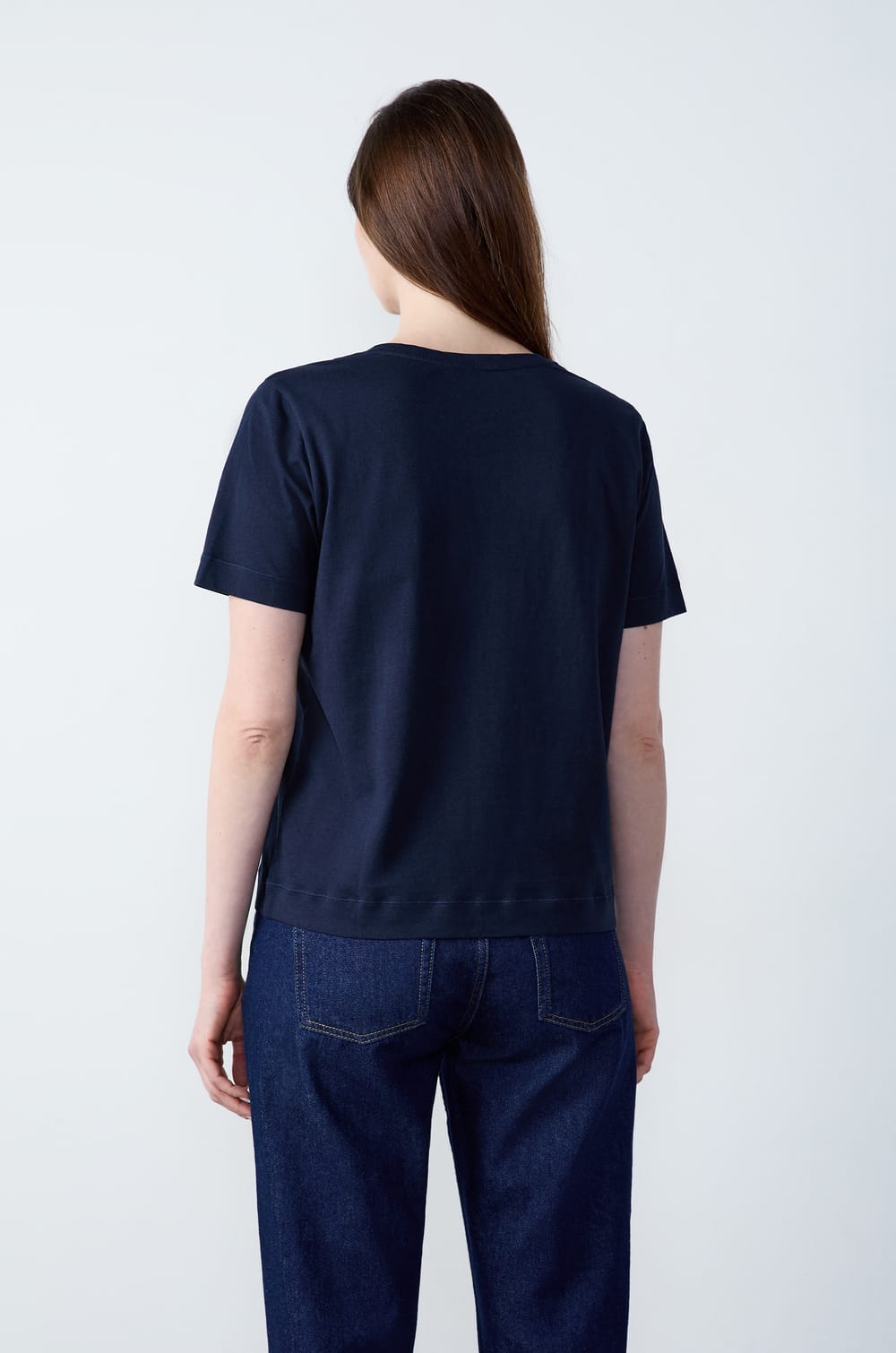 Short-sleeved V-neck T-shirt;${refinementColor}
