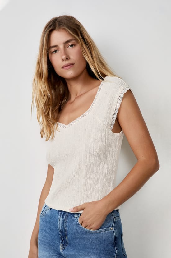 Short-Sleeved T-Shirt;${refinementColor}