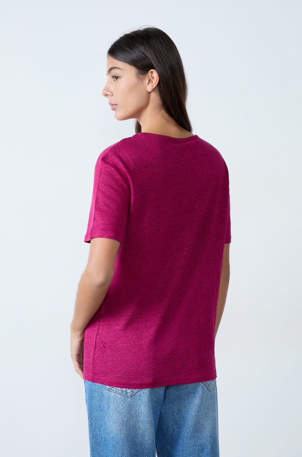 Linen V-neck T-shirt;${refinementColor}