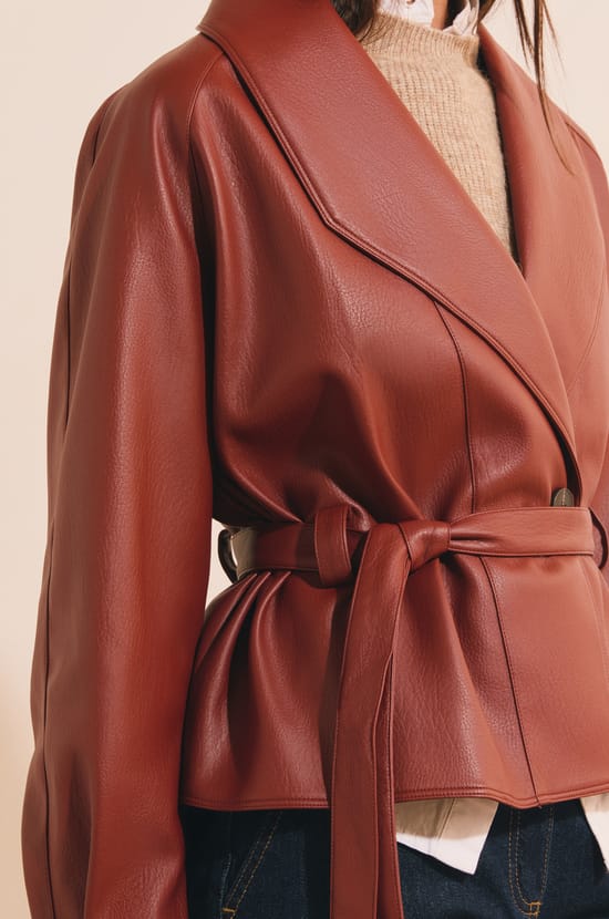 Veste courte en tissu enduit;${refinementColor}